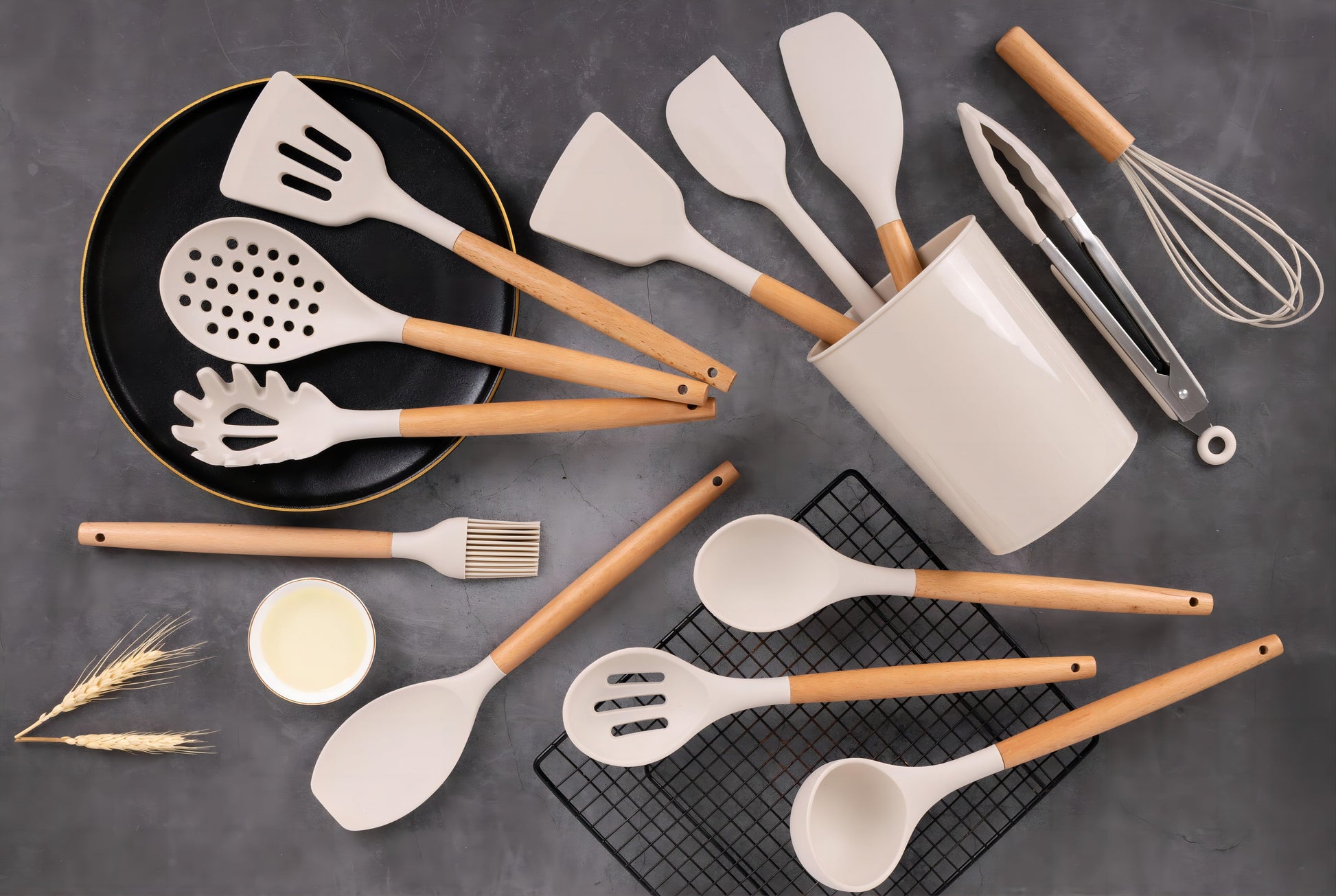 Mainstays kitchen Cooking Utensil Set with Caddy makes cooking easier